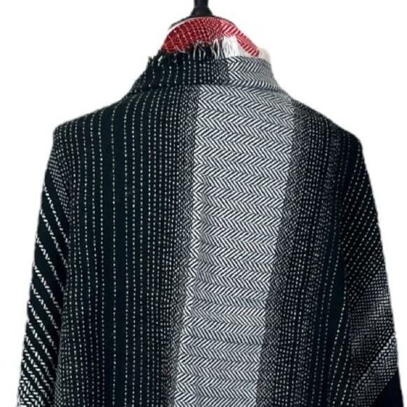 Merona Scarf Wrap Shawl Oblong Fringe Black Red White Plaid Women’s One Size - Picture 7 of 12